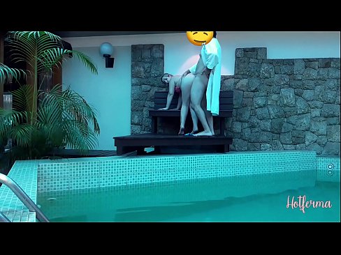 ❤️ Boss býður vinnukonu í sundlaugina, en gat ekki staðist heitt Klámmyndband á is.newsexxxx.ru